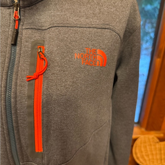 The North Face 1/2 zip - Picture 2 of 7